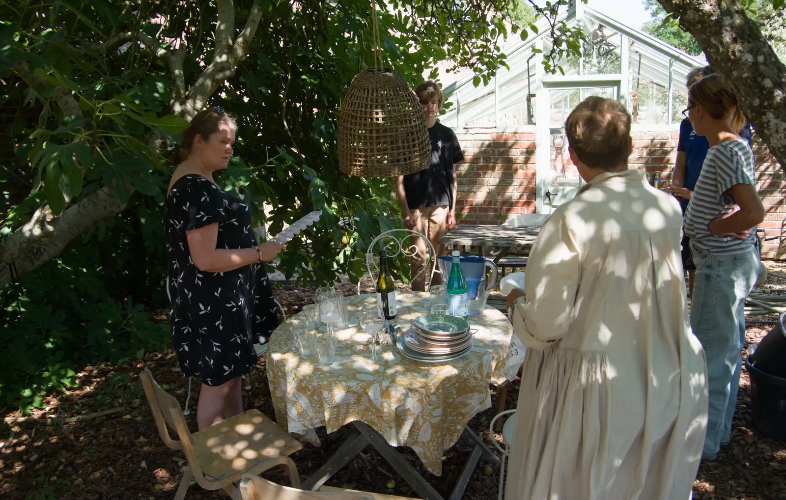 We have lunch under the fig tree, from Walking the Ridgeway: Chiseldon to Avebury, Wiltshire - 10th August 2026