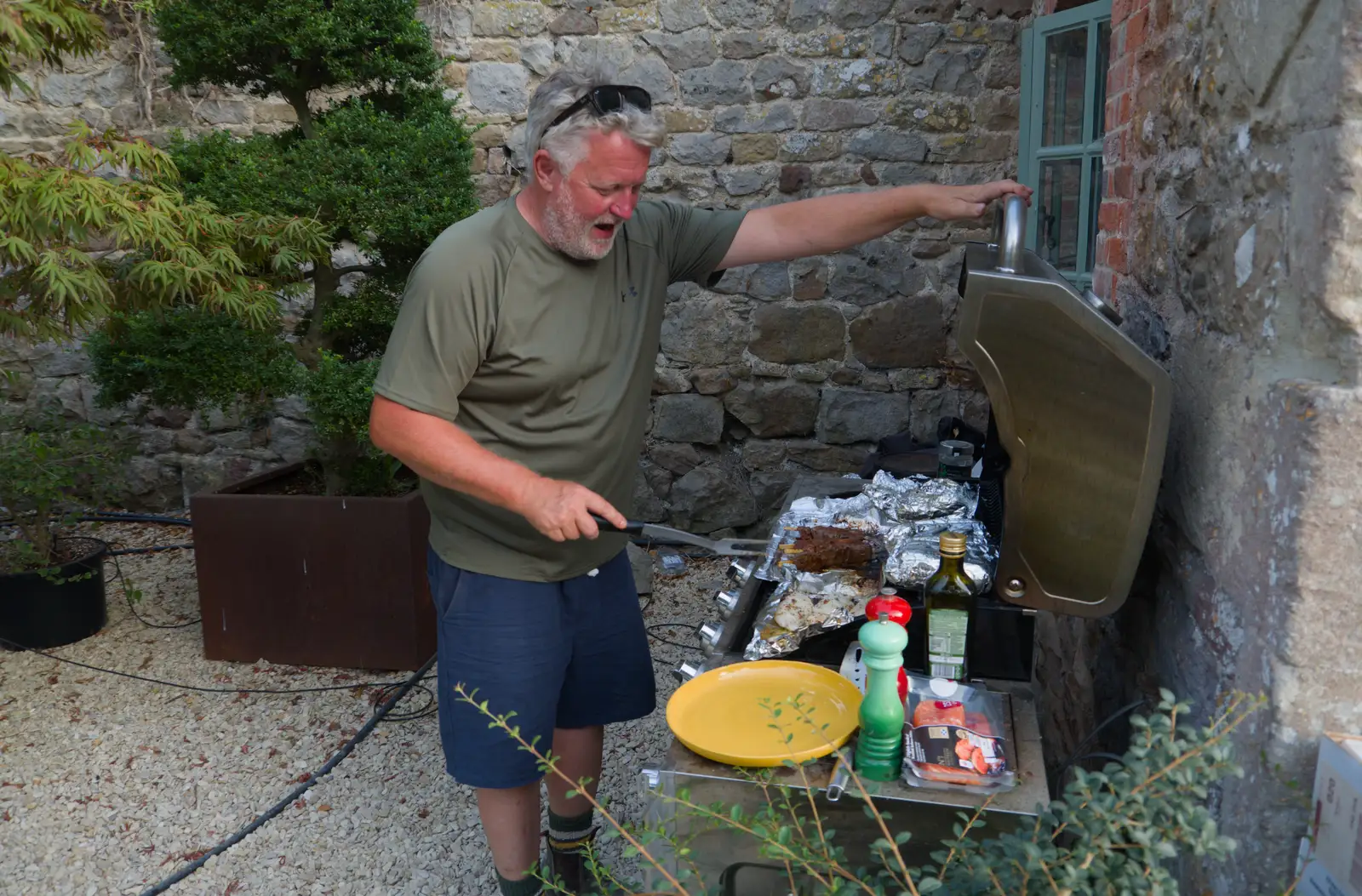Mark's on barbeque duty, from Walking the Ridgeway: Chiseldon to Avebury, Wiltshire - 10th August 2026