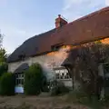 A nice thatched house next to the pub, Walking the Ridgeway: Chiseldon to Avebury, Wiltshire - 10th August 2026