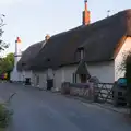 A pair of nice Wiltshire thatched cottages, Walking the Ridgeway: Chiseldon to Avebury, Wiltshire - 10th August 2026
