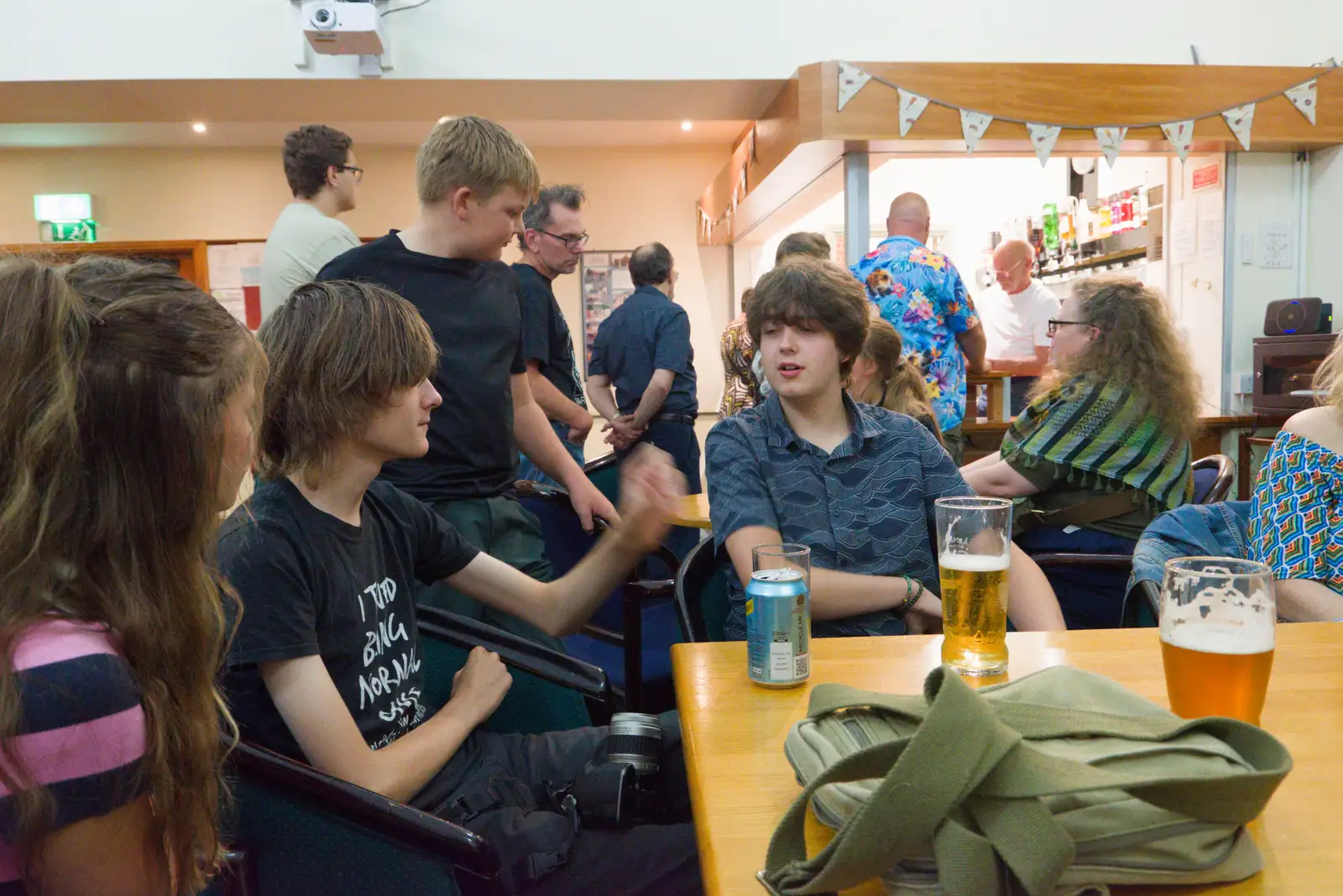 Fred chats with the yoots, from Vicky's 50th Birthday, St. Edmund's Hall, Hoxne - 15th August 2026