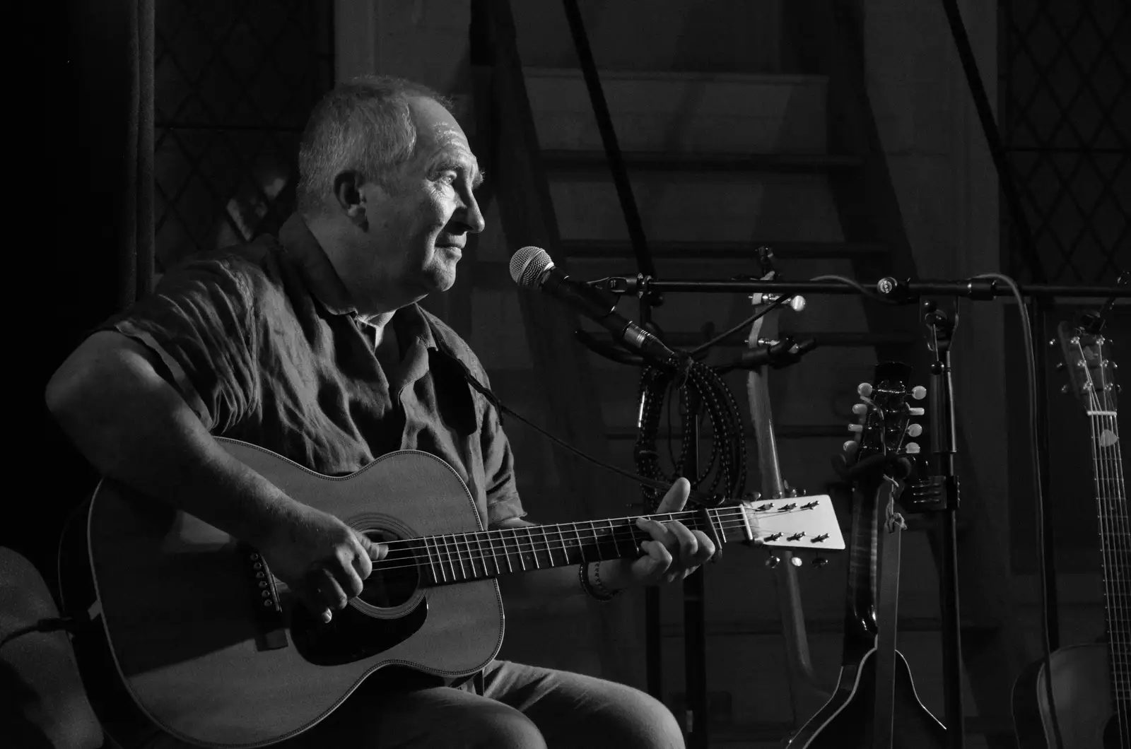 The banjo player switches to guitar, from Vicky's 50th Birthday, St. Edmund's Hall, Hoxne - 15th August 2026