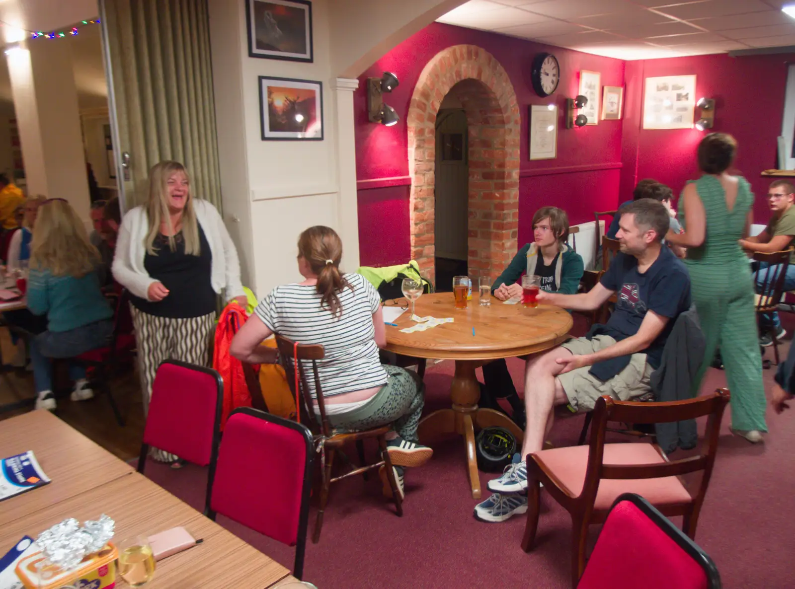 Isobel chats to Simone, from A Village Hall Quiz and a Dead Pub, Worlingworth - 21st August 2026