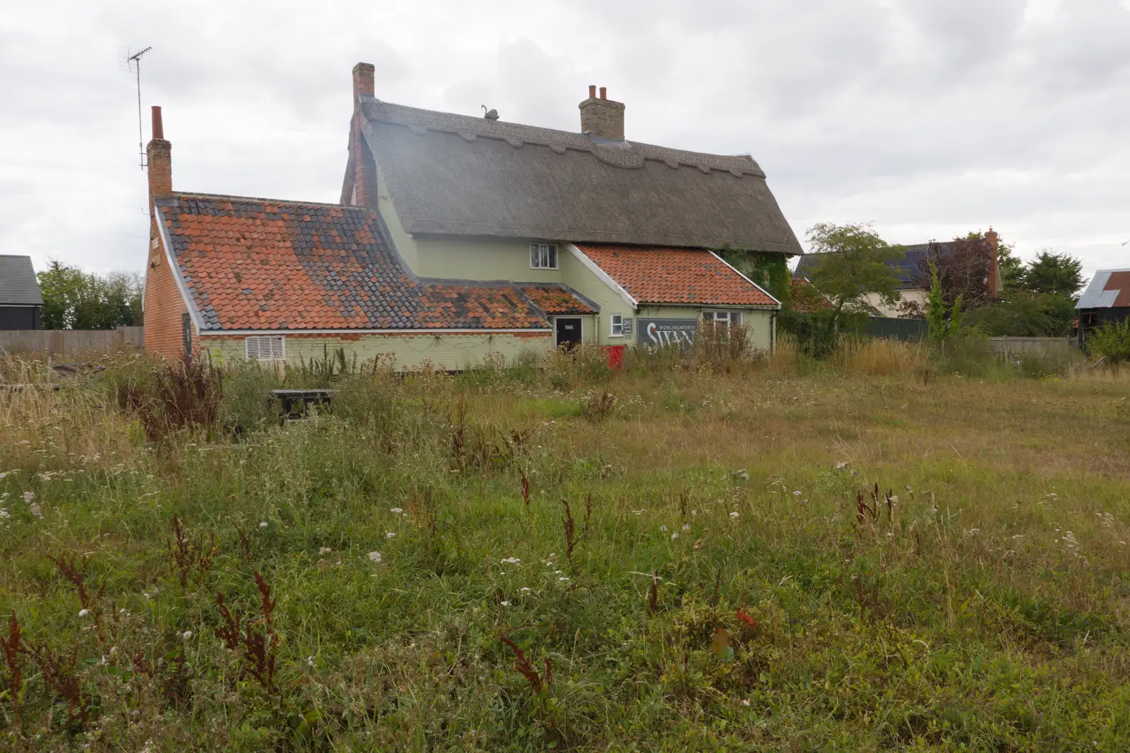 The sad state of the Worlingworth Swan, from A Village Hall Quiz and a Dead Pub, Worlingworth - 21st August 2026