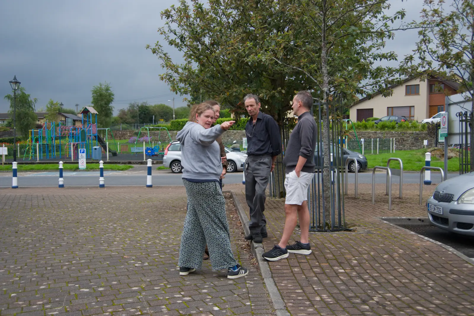 Isobel chats to Philly and James in the car park, from Manorhamilton, Sligo and Streedagh Beach, Leitrim, Ireland - 26th August 2026