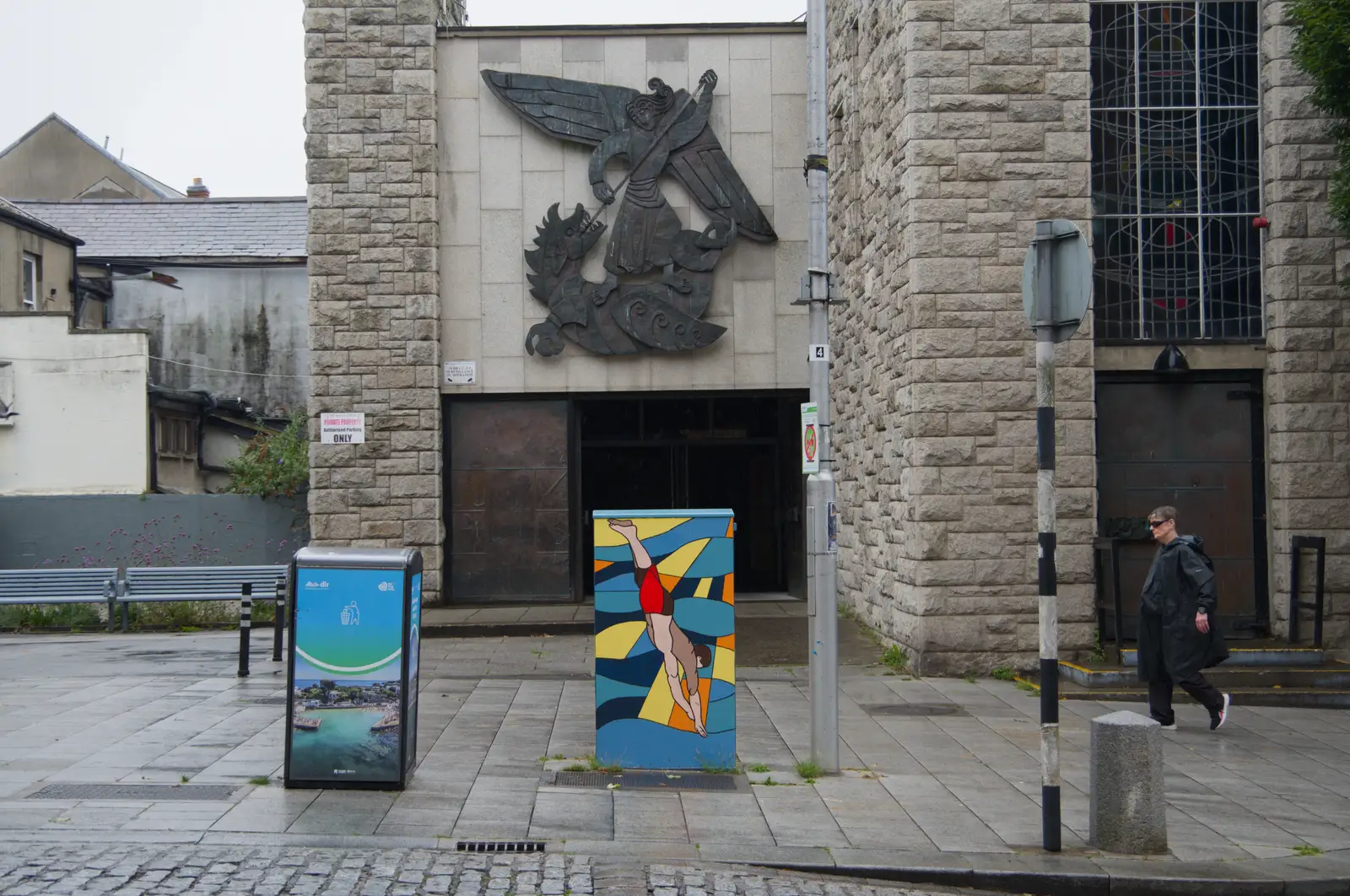 A diver on a telecomms cabinet, from Castle Dargan Golf, Glangelvin and Pizza in Dún Laoghaire, Ireland - 28th August 2026