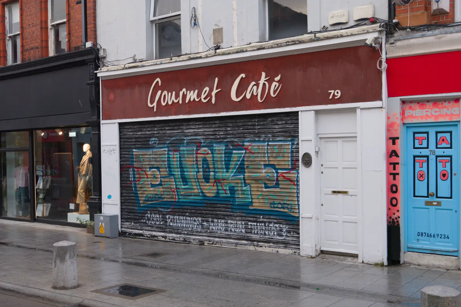 More shutter graffiti, from Castle Dargan Golf, Glangelvin and Pizza in Dún Laoghaire, Ireland - 28th August 2026