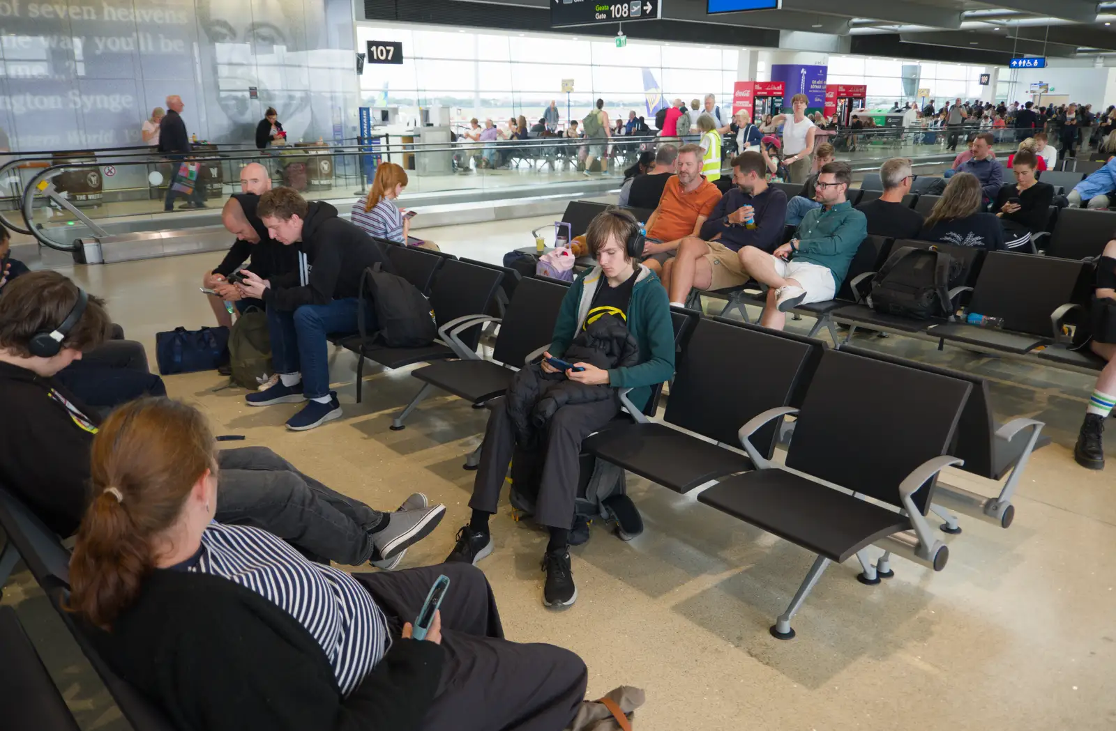 The ennui of an airport departure lounge, from Castle Dargan Golf, Glangelvin and Pizza in Dún Laoghaire, Ireland - 28th August 2026