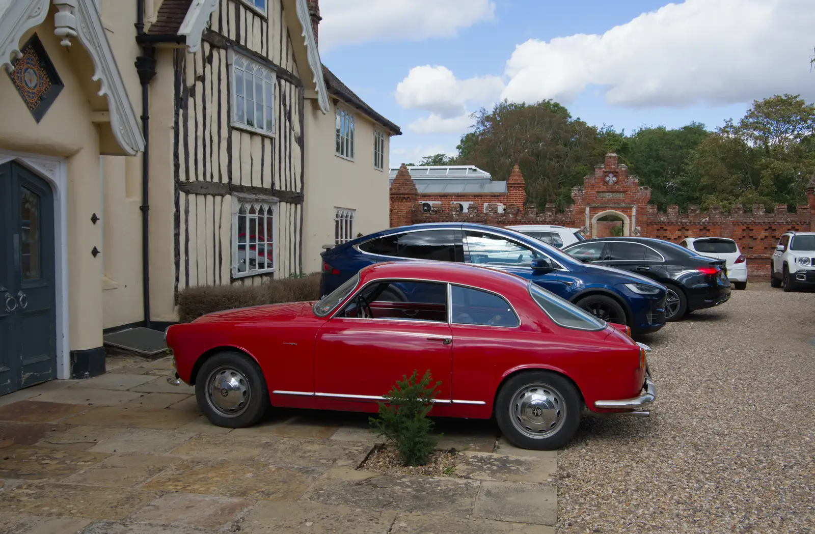 The old Alfa has moved around to the front, from Shoe Shopping in Norwich, and Italia Fest at the Oaksmere - 5th September 2026