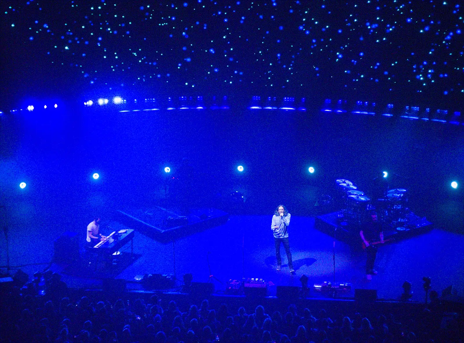 The stars come out for a slow number, from Snow Patrol at the Royal Albert Hall, South Kensington, London - 21st September 2026