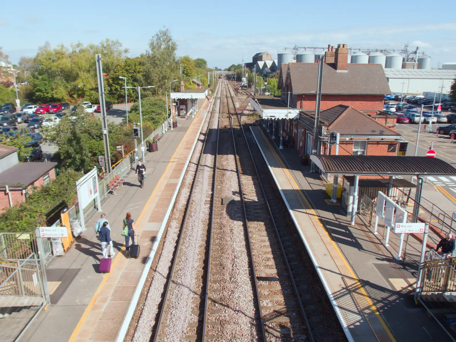 The tracks at Diss head off to Norwich, from Snow Patrol at the Royal Albert Hall, South Kensington, London - 21st September 2026