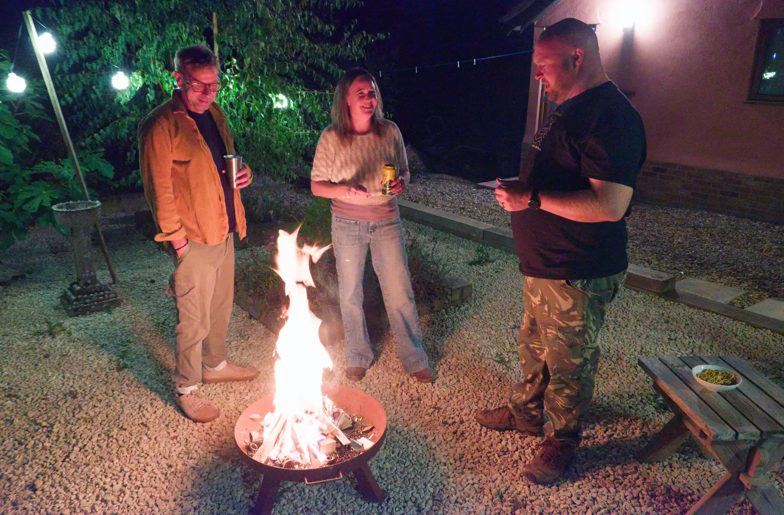 Pete and Allyson hang around the fire, from A GSB Duck Race and a House Party, Brome - 26th September 2026