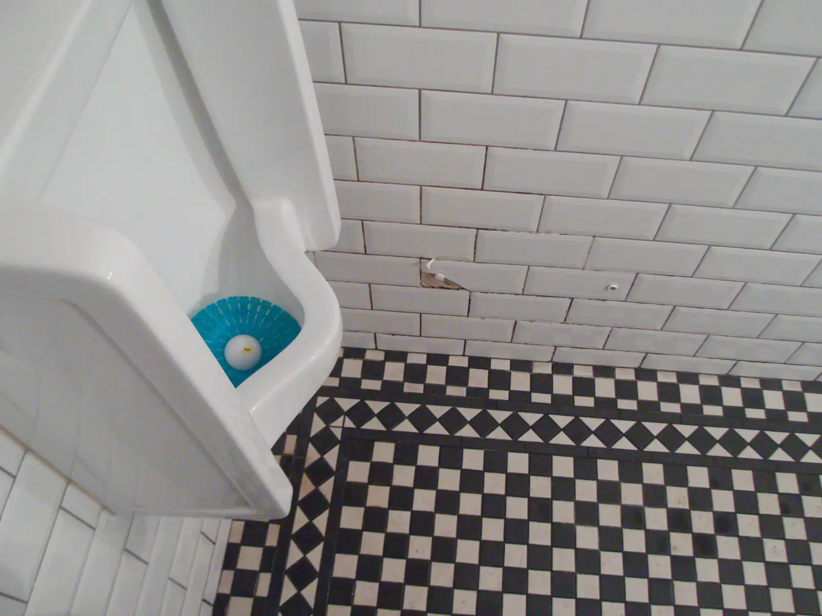 Black and white tiling in the pub bogs, from A Visit to the Conservatoire, Leeds, West Yorkshire - 17th October 2026