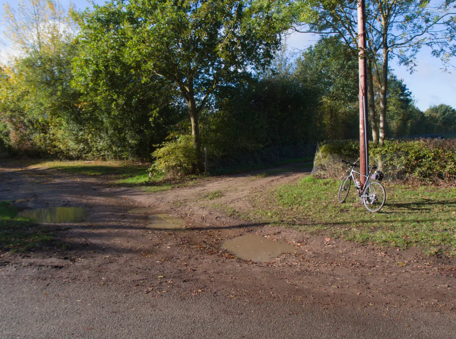 Nosher's bike just outside Thrandeston, from Another Saxophone Trip, Cambridge - 23rd October 2026
